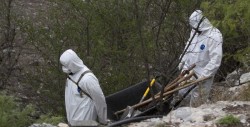 Familias buscan a desaparecidos en fosa clandestina con 174 cráneos en México