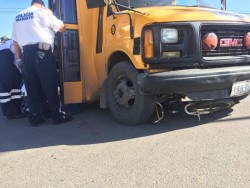 Ciclista se salva de milagro, tras accidente automovilístico