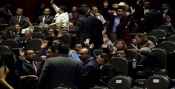 Diputados aprueban tope a salario de funcionarios