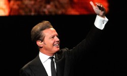 Luis Miguel vuelve locas a sus fans en un casino de Las Vegas