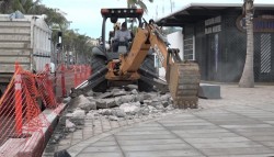 Inicia demolición de la banqueta en Playa Norte