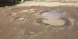 Puros baches por la Macario Gaxiola