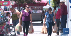 Calor y falta de dinero, afectan a los ambulantes de Cajeme