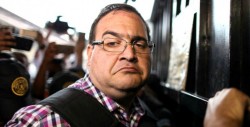 Javier Duarte tacha de "falso" artículo que le atribuye 90 casas