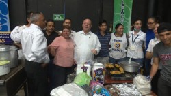 Rector de la UAS recorre albergues
