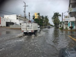 Inundada avenida Cruz Lizárraga