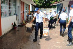 Apoyan cadetes del INECIPE en labores de limpieza de centros educativos