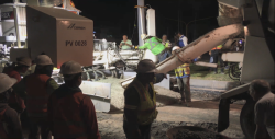 Inicia instalación de concreto hidráulico sobre Avenida de Mar