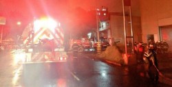 Desalojan a 800 personas por incendio en centro comercial
