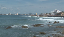 Intenso oleaje en Mazatlán