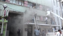Se incendia edificio Rivera Farber