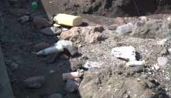 Mucha basura ha sacado el intenso oleaje en áreas de playa