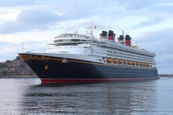 Crucero "Disney Wonder" llega a Mazatlán
