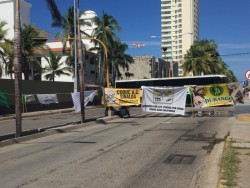 Pescadores mantienen plantón en CONAPESCA y cierran avenida camarón sábalo