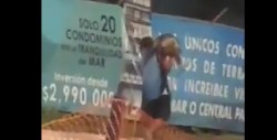 Momento en el que un hombre se roba una caguama en Mazatlán