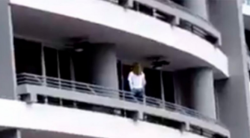 #VIDEO Mujer cae de un edificio por tomarse una 'selfie'