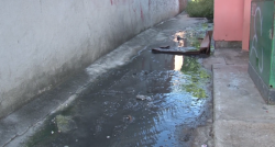 Vecinos del Conchi piden solución a fuga de aguas negras