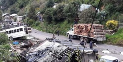 Mueren once peregrinos en choque de autobús en Michoacán