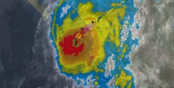Huracán Willa se acerca a costa mexicana y Vicente pasa a depresión tropical