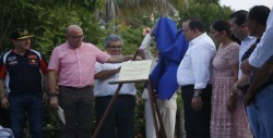 Develan placa en la Fiesta de la Taspana
