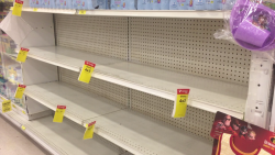 Se agotan productos en tiendas de autoservicio