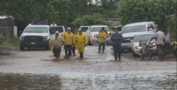 Autopista Mazatlán-Tepic cerrada; carretera libre "a vuelta de rueda"