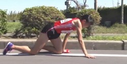Atleta se fracturó la pierna en maratón y terminó la carrera gateando