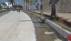 Se registra fuga de aguas negras en Paseo Claussen