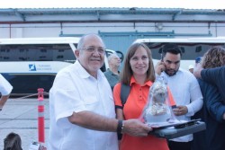 Alcalde da la bienvenida a cruceristas