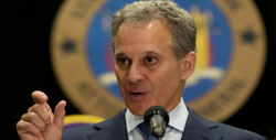 Ex fiscal general de Nueva York acusado de abusos no será procesado
