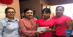Entregan Becas para niños con capacidades diferente de Álamos