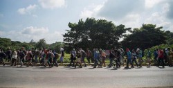 Más de 2.000 migrantes salen de Ciudad de México y el resto lo hará mañana