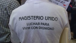 Maestros jubilados insisten en homologación de aguinaldo