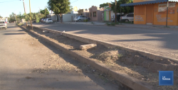 En Cajeme, Vecinos trabajn en limpieza del Boulevard de  su colonia