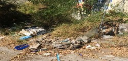 Bastante basura acumulada en calle Monte Casino