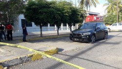 Atacan a balazos a familia
