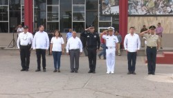 Encabeza "Billy" Chapman izamiento por aniversario de la revolución mexicana