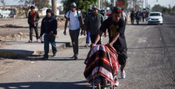 Trump defiende las restricciones al asilo en frontera ante bloqueo judicial
