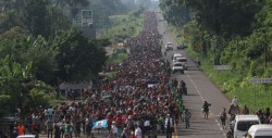 Centroamericanos rezagados se plantean seguir a EU o quedarse en México