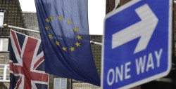La UE y el Reino Unido buscarán asociación "amplia y ambiciosa" tras "brexit"