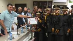 Entregan premios a los ganadores del desfile del 20 de noviembre