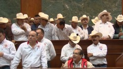 Resalta conflicto entre el PRI y MORENA por toma de tribuna