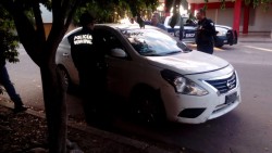 A balazos le intentan robar el automóvil