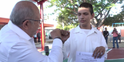 Celebran Lunes Cívico en CAM 50