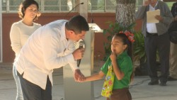 Alcalde realiza compromisos con alumnos de la primaria de Paredones