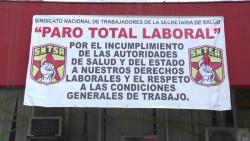Piden familiares de pacientes solución al paro laboral de sector salud