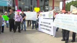 Marchan trabajadores del sector salud