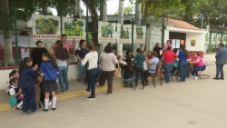 Se manifiestan madres de la escuela Toledo