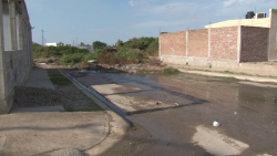 Vecinos de Urbi Villa del Real en el total olvido