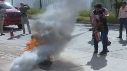 Capacitan a locatarios del tianguis del cuete